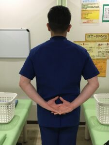 肩甲骨周りのストレッチ１