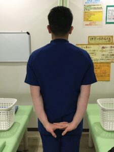 肩甲骨周りのストレッチ２